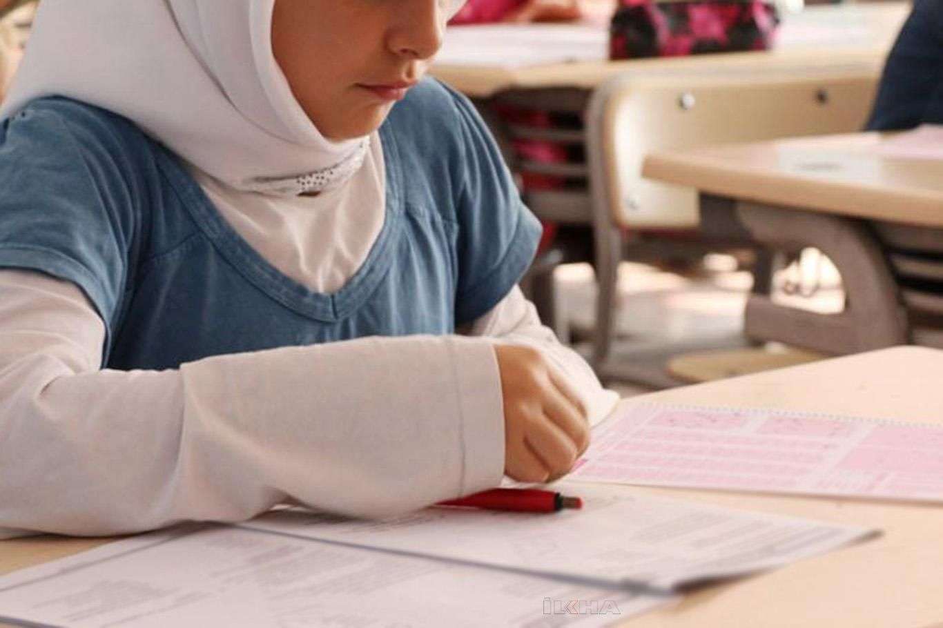 Bakan Ziya Selçuk YKS ve LGS'nin ikinci dönem olacağını açıkladı Bakan Ziya Selçuk YKS ve LGS'nin ikinci dönem olacağını açıkladı